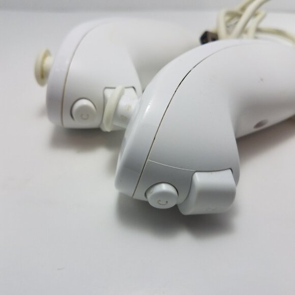 Nintendo Wii Nunchuk Controller - Picture 3 of 4
